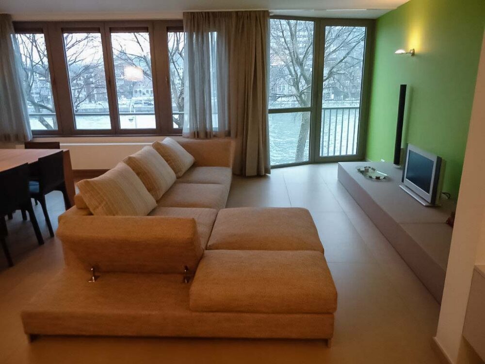 Divan – canapé bas design et meuble de salon et TV en verre