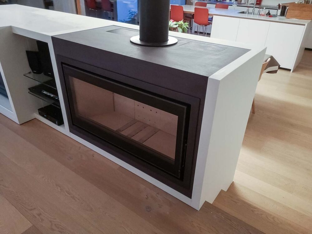 Cheminée contemporaine intégrée dans meuble sur mesure à Namur