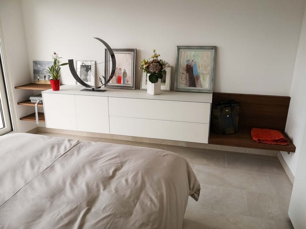 Chambre à coucher et bureau d’appartement contemporain sur mesure